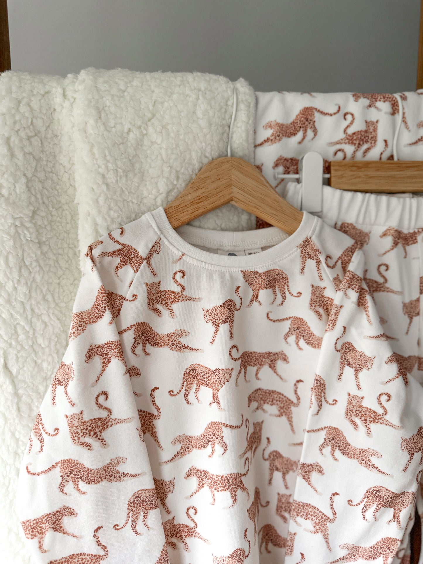 Leopards gift box with Pajama (set of 2 items)