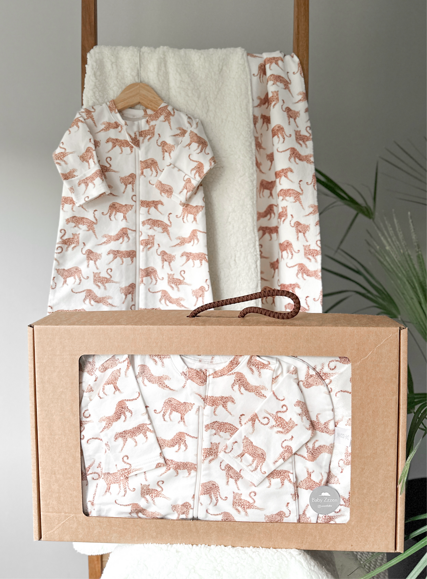 Leopards gift box with sleeping Bag (set of 2 items)