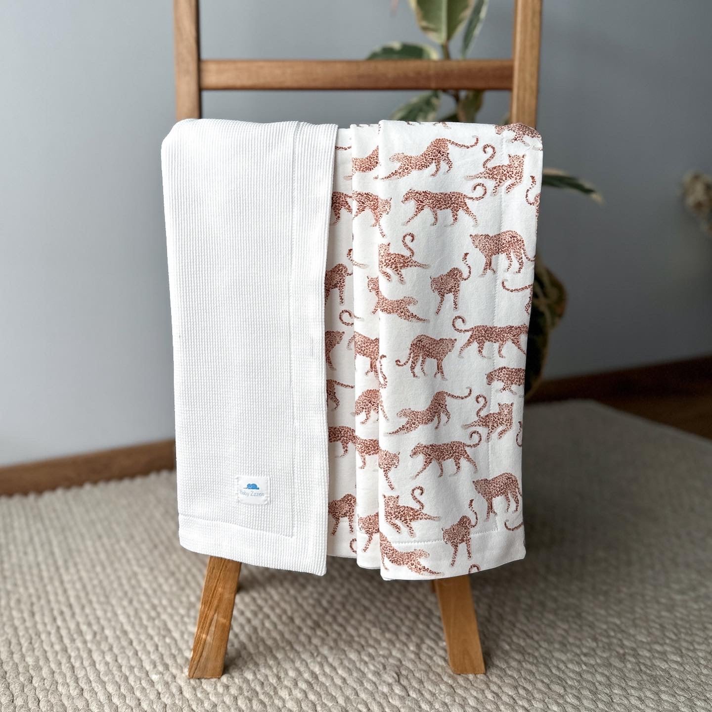 Leopards gift box with Pajama (set of 2 items)