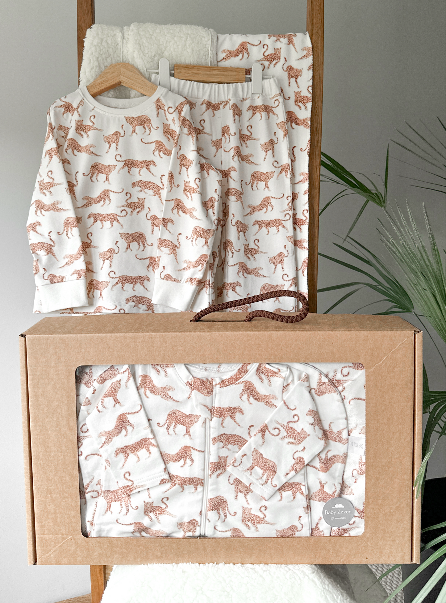 Leopards gift box with Pajama (set of 2 items)