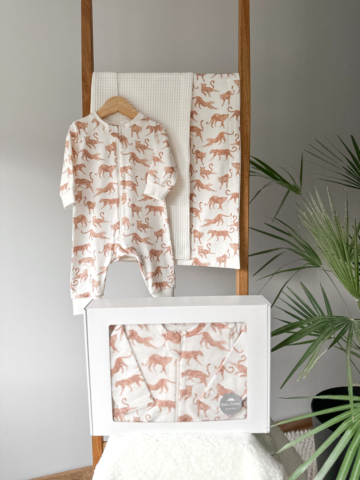 BIG Leopards gift box with Romper (set of 3 items)