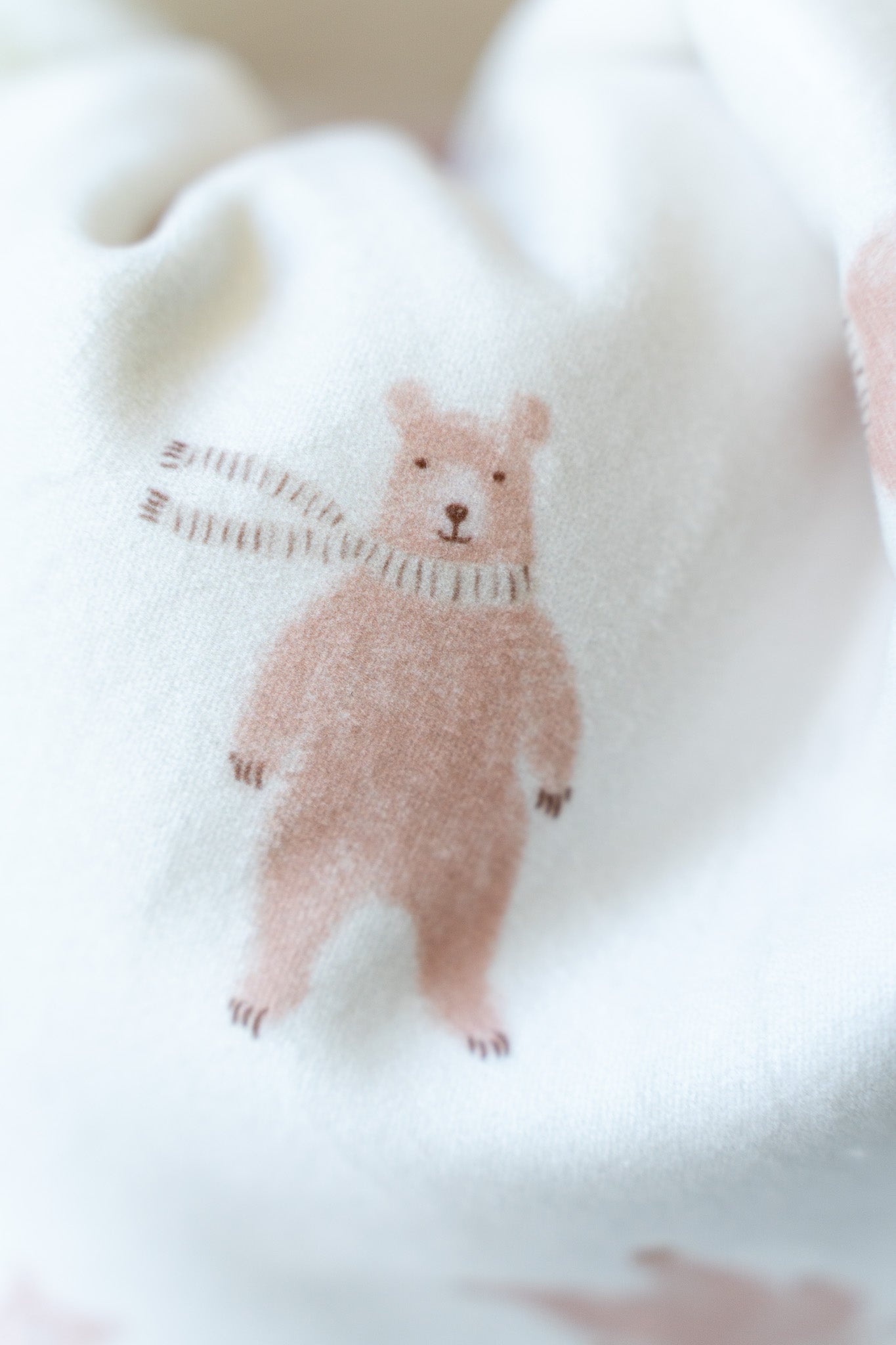Wooly teddy blanket with caramel bears