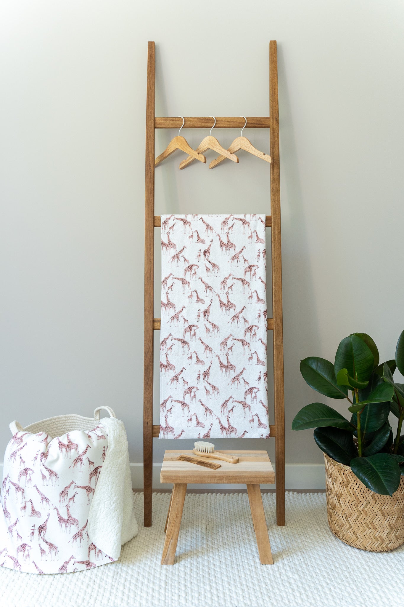 Eco towel with giraffes