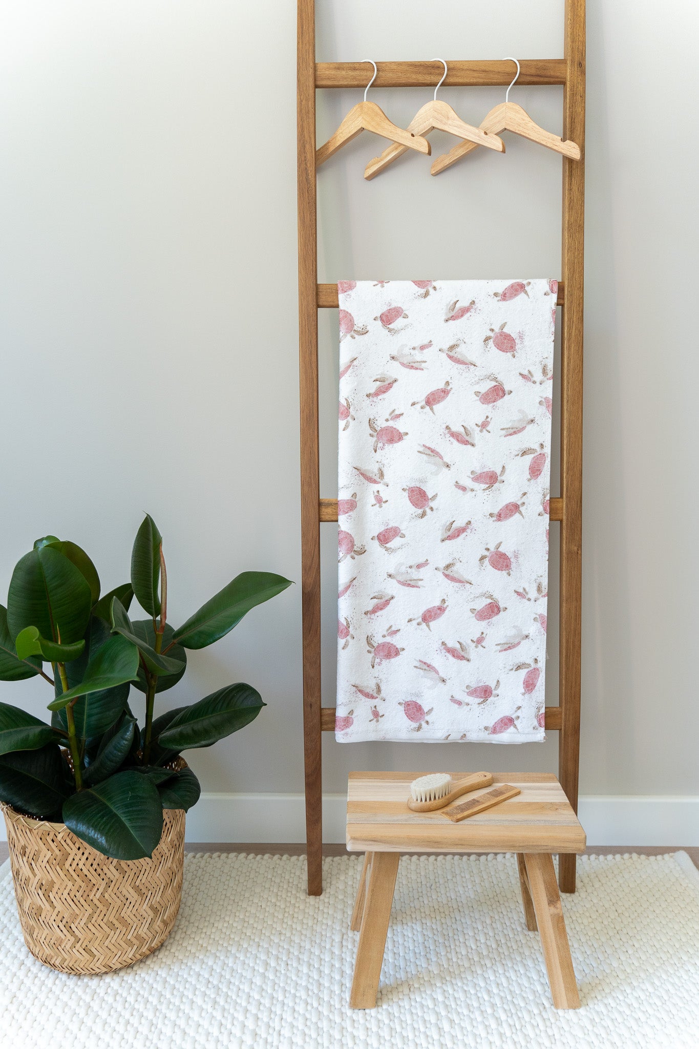Eco towel with pink turtles