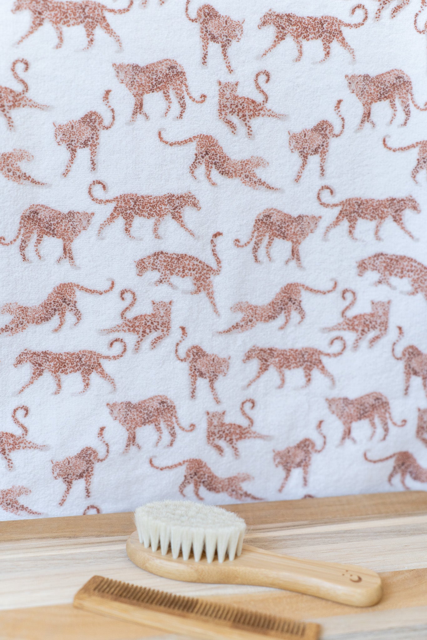 Eco towel with leopards