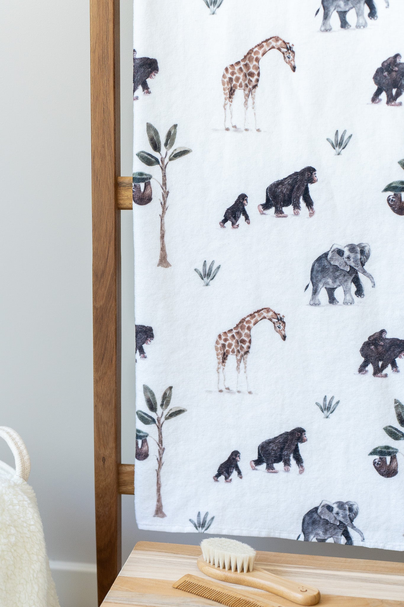 Eco towel with jungle print