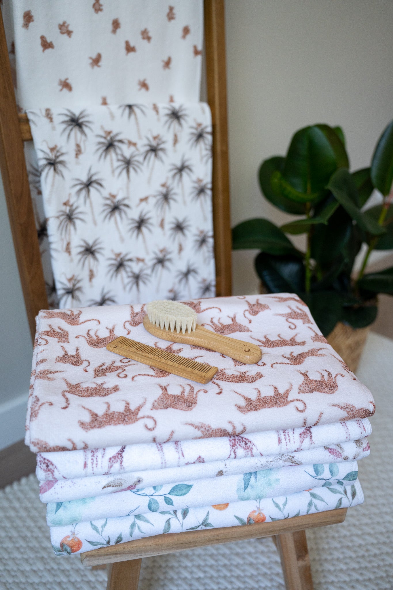 Eco towel with leopards