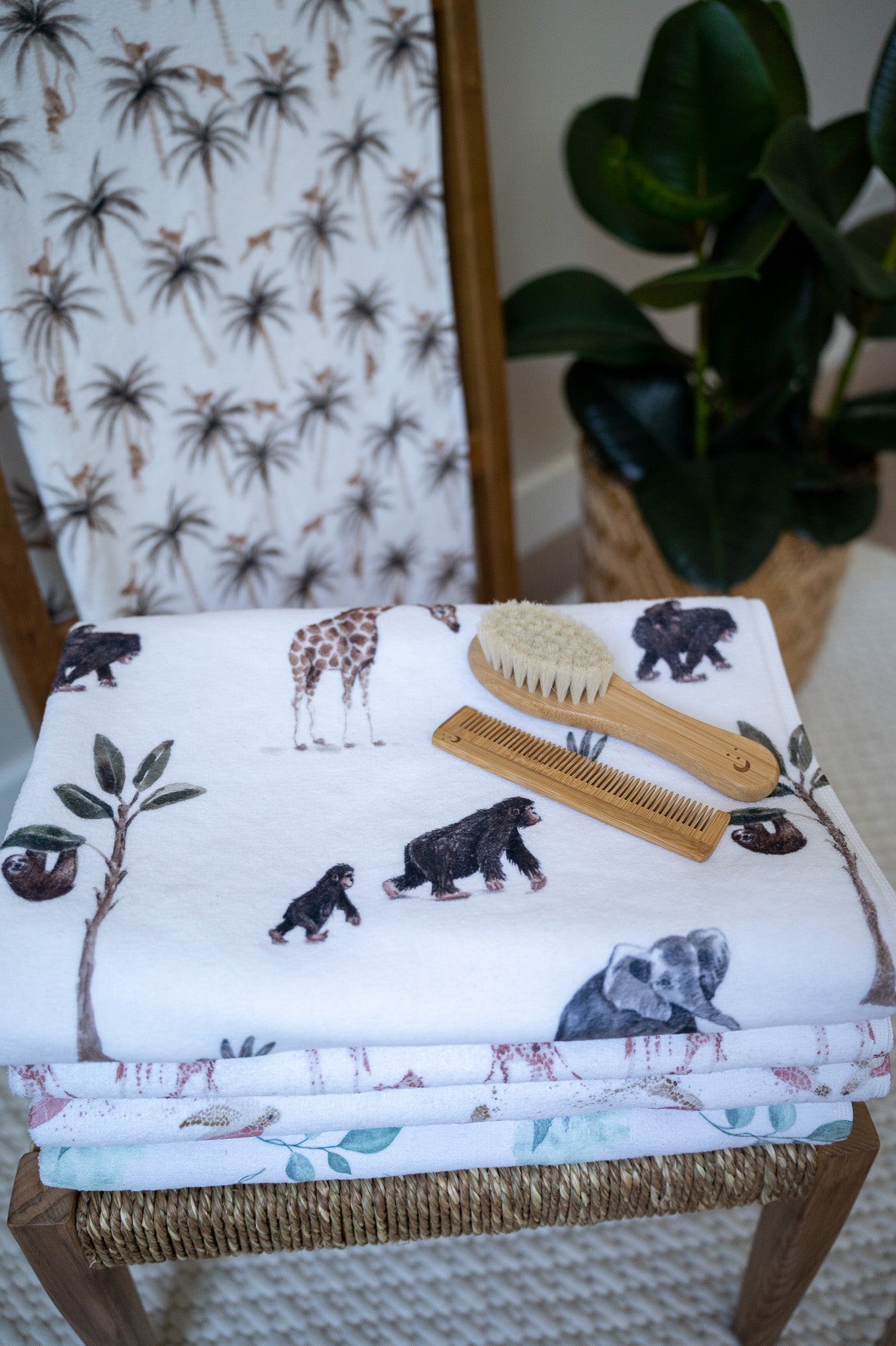 Eco towel with jungle print