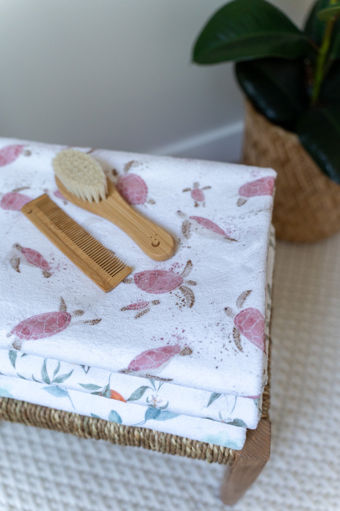 Eco towel with pink turtles