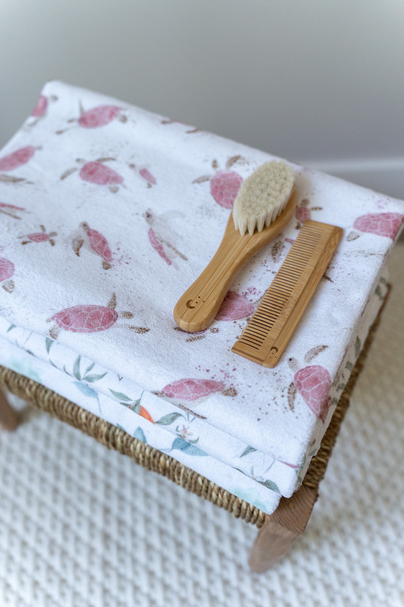 Eco towel with pink turtles