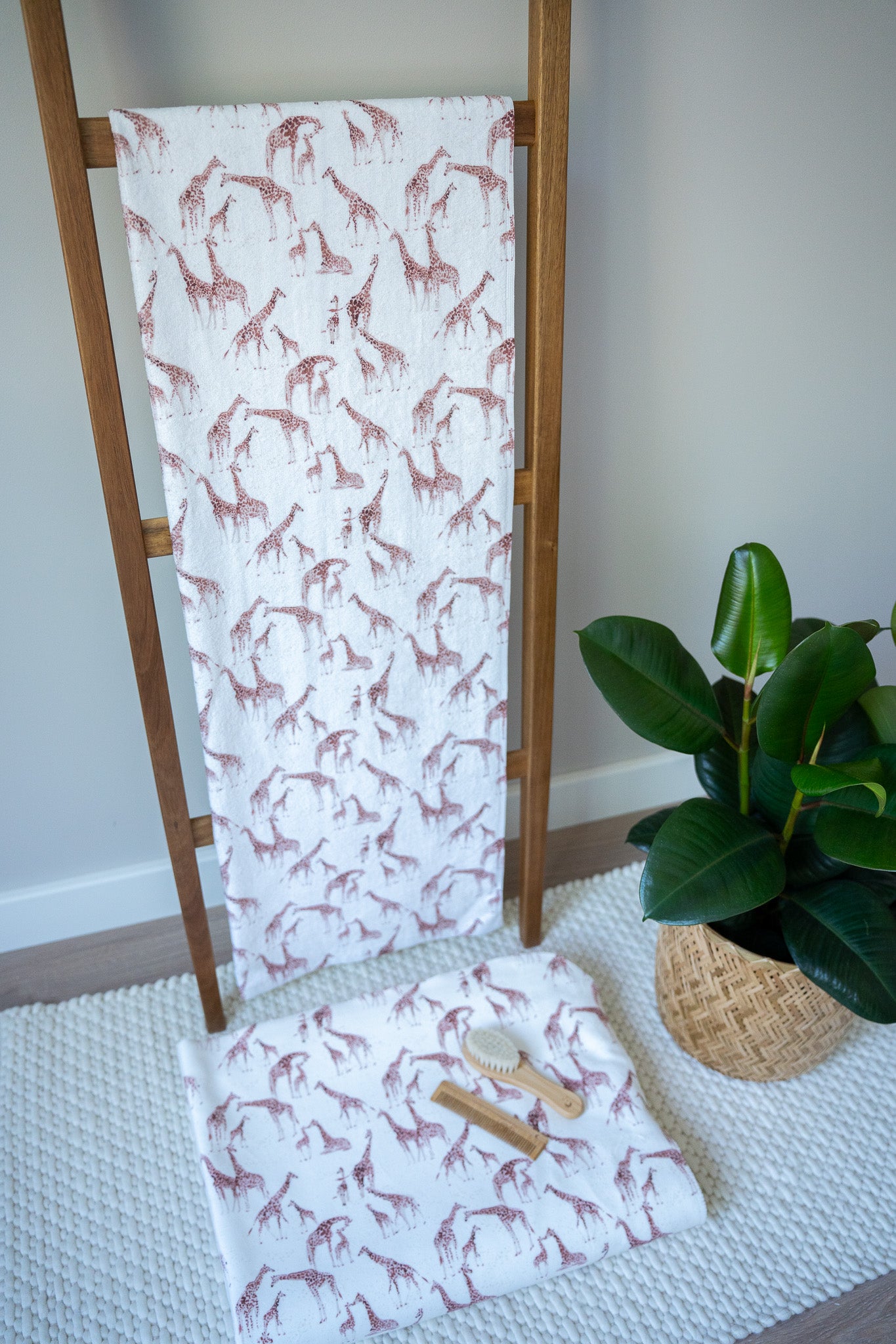 Eco towel with giraffes