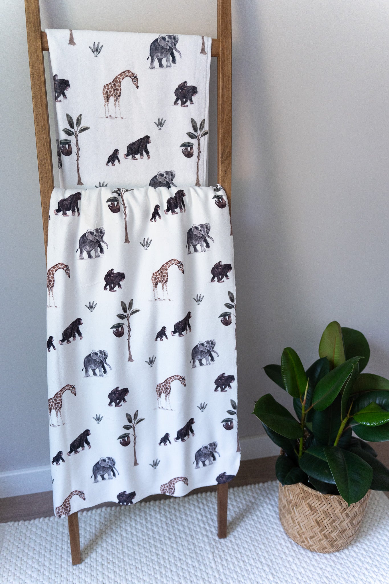 Eco towel with jungle print