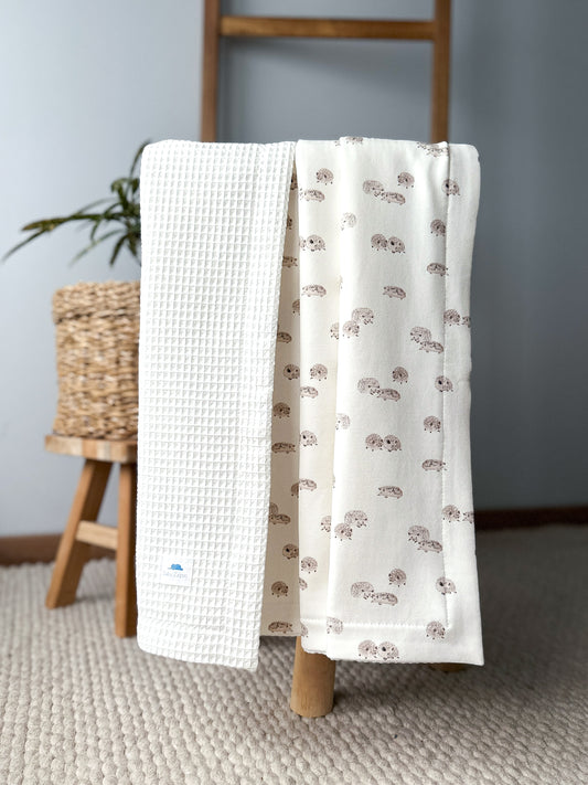 Baby waffle blanket with Hedgehogs