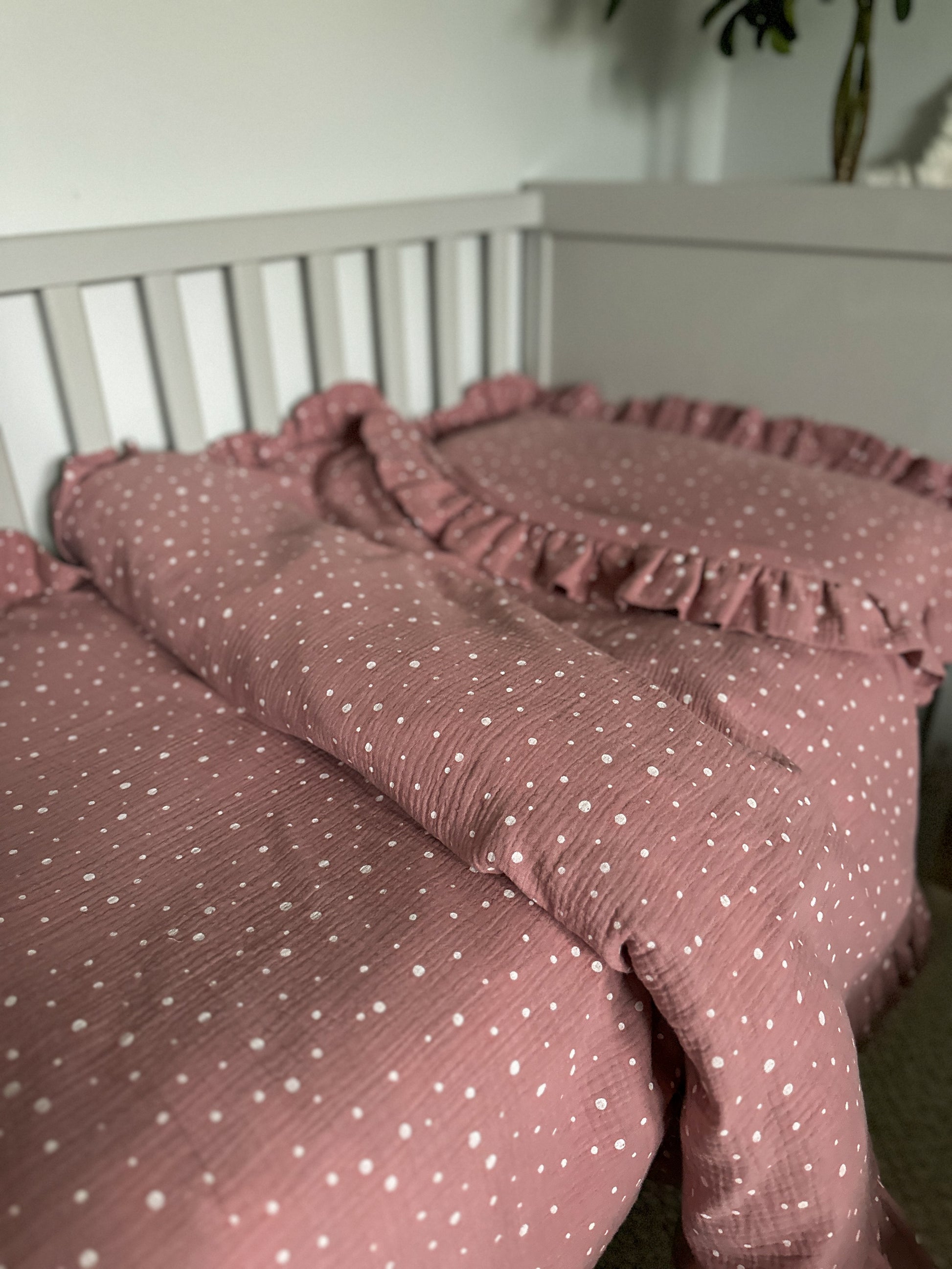 Pink muslin bedding set for kids with ruffles and polka dots
