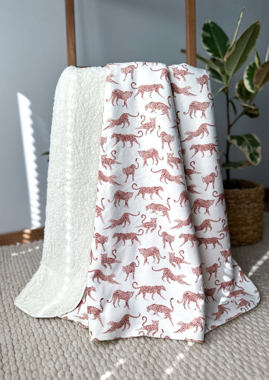 Wooly teddy blanket with Leopards