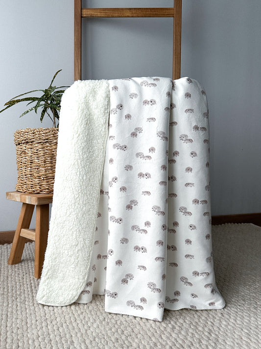 Wooly teddy blanket with Hedgehogs